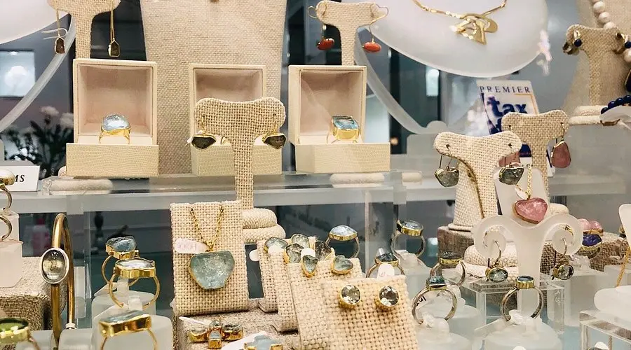 Accessories & Jewellery